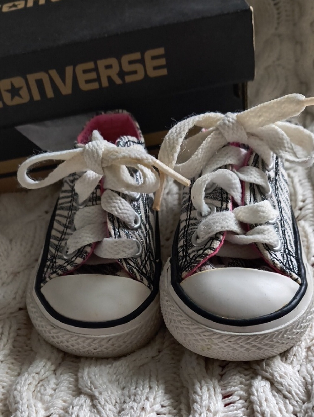 Converse Kids Low-Top Sneakers in White with Pink and Black Graphic